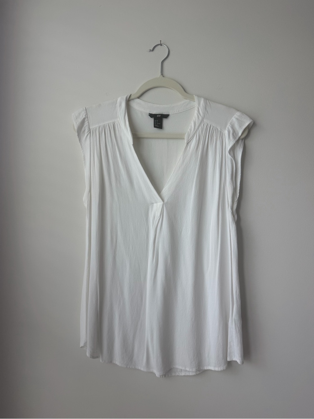 H&M White V-Neck Cap Sleeve Blouse